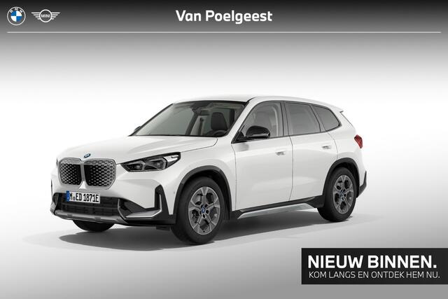 BMW iX1 xDrive30 X-Line / Parking Assistant / Comfort Acces / Adaptieve LED koplampen / Getinte Ramen / 18 Inch