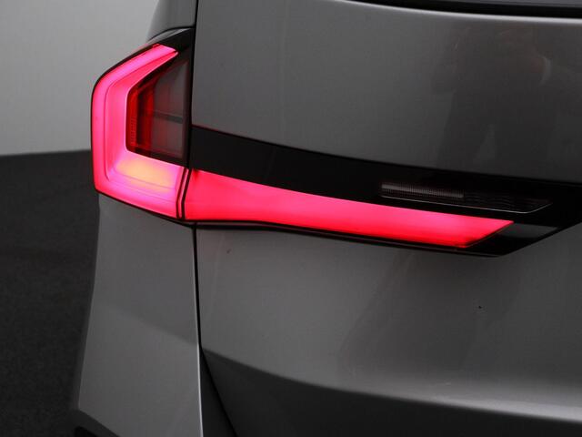 BMW iX1 xDrive30 M Sportpakket | Premium Pack | Comfort Pack | Travel Pack | Comfort Access | Harman Kardon | 19''