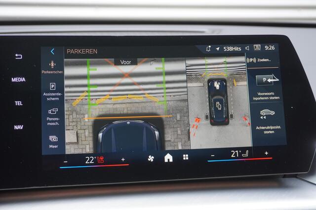 BMW iX1 xDrive30 20 inch Multispaak | Trekhaak met elektrisch wegklapbare kogel | Glazen panoramadak | Extra getint glas | Harman-Kardon sound system | BMW Head-Up Display