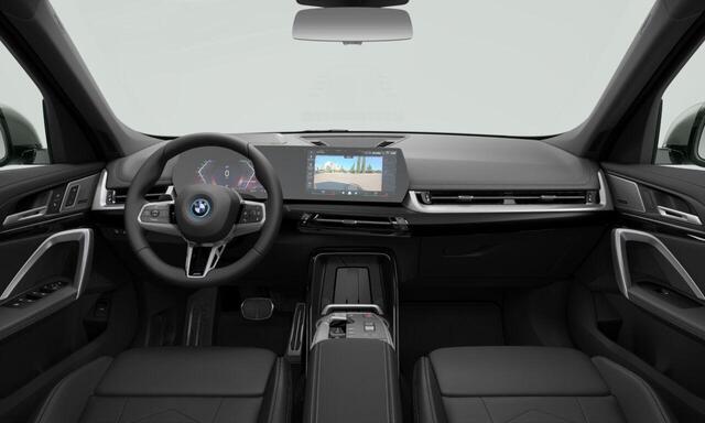 BMW iX1 eDrive20 67 kWh | M-Sport Pro | Adaptive Cruise| Trekhaak | Harman Kardon | Panoramadak | Elektrisch Verstelbare Stoelen | Massage |