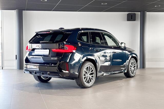 BMW iX1 eDrive20 | M Sport | Stoelverwarming | Premium Pack | Achteruitrijcamera |