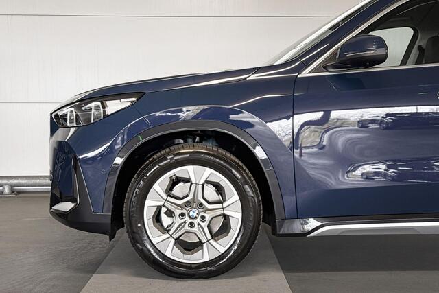 BMW iX1 eDrive20 Pure Edition 67 kWh | Driving Assistant | Trekhaak | Huisselectie