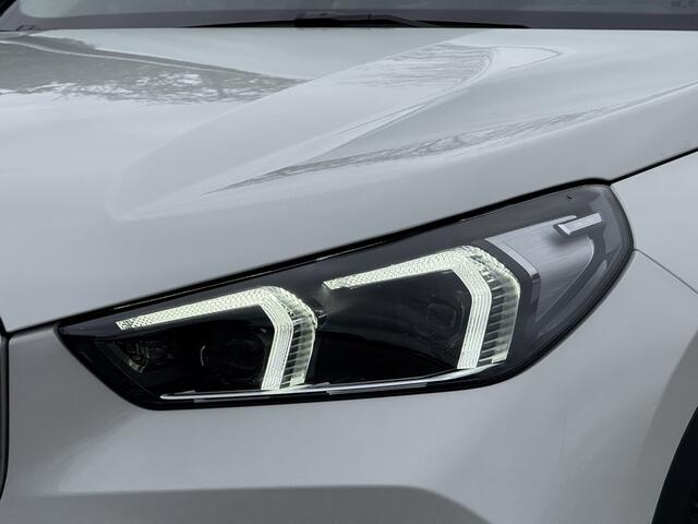 BMW iX1 eDrive20 | Stuur + Stoelverw. | Comfort Access | Driv. Ass. Prof. | Head-Up