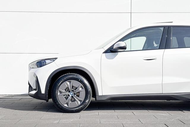 BMW iX1 Premium Pack | Travel Pack | Panoramadak | Selection 1500