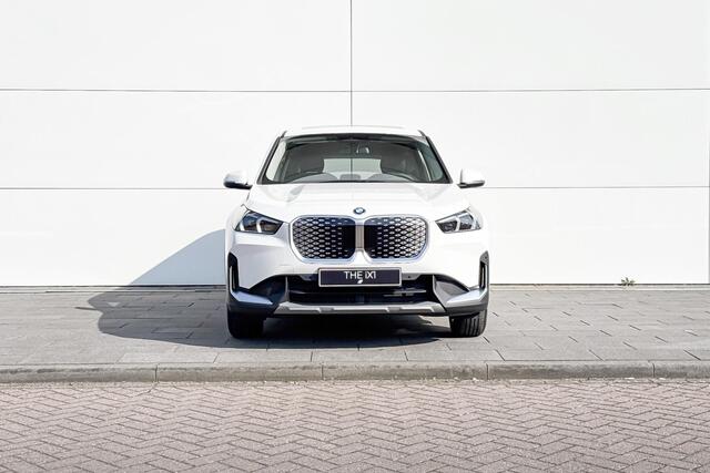 BMW iX1 Premium Pack | Travel Pack | Panoramadak | Selection 1500