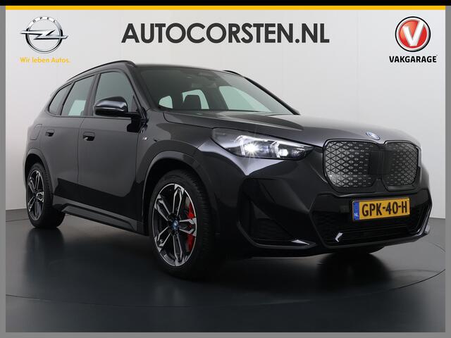 BMW iX1 eDrive20 67kWh M-Sport-Pro Leder/Alcantara Premium 19" LED Connected-Pro Warmtepomp Camera Navi Ecc Pdc 100% SOH Apple Carplay Android Auto Stoelverwarming Adap.demping Standverwarming/koeling Zwarte-Hemel Drive-Assist Elek.Achterklep Lmv Led Isofix DAB K
