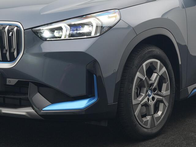 BMW iX1 xDrive30 Launch Edition 313pk Dealer O.H | Panodak | Adaptive Cruise | 360 Camera | Lederen Comfortzetels Massage & Memory | Head Up | Harman Kardon | Keyless |