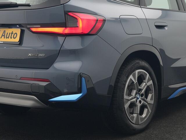 BMW iX1 xDrive30 Launch Edition 313pk Dealer O.H | Panodak | Adaptive Cruise | 360 Camera | Lederen Comfortzetels Massage & Memory | Head Up | Harman Kardon | Keyless |