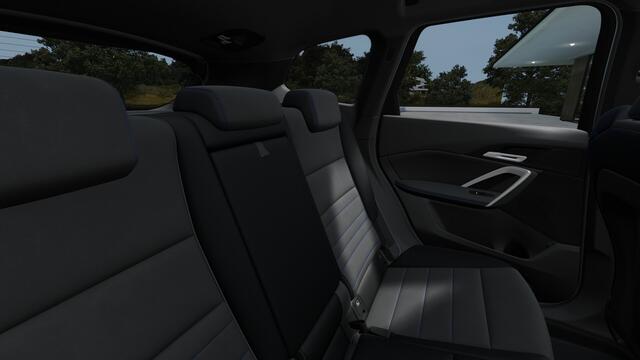 BMW iX1 eDrive20 M Sport / Trekhaak / Sportstoelen / Achteruitrijcamera / M Adaptief onderstel / Adaptieve LED / Comfort Access / Stuurverwarming