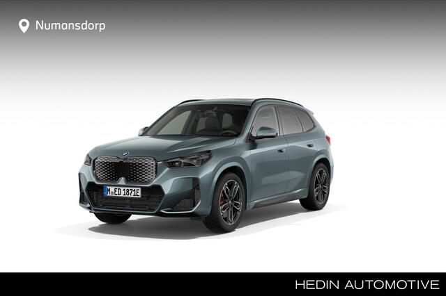 BMW iX1 eDrive20 | M-Sport Pro | 19'' | Panorama. | Harman/Kardon | Elek. stoel. | Trekhaak | Driv. Plus | Stuur + stoelverw. | Massage | Getint glas | Camera