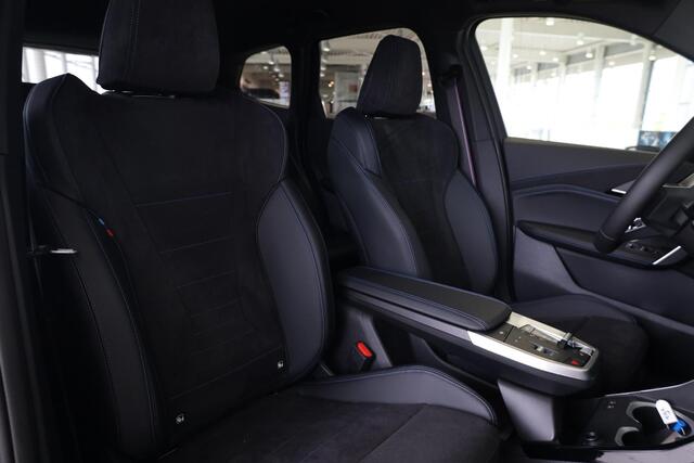 BMW iX1 eDrive20 | M Sportpakket Pro | Harman Kardon | Trekhaak | Comfort Pack