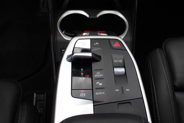 BMW iX1 xDrive30 67 kWh // M Sportpakket