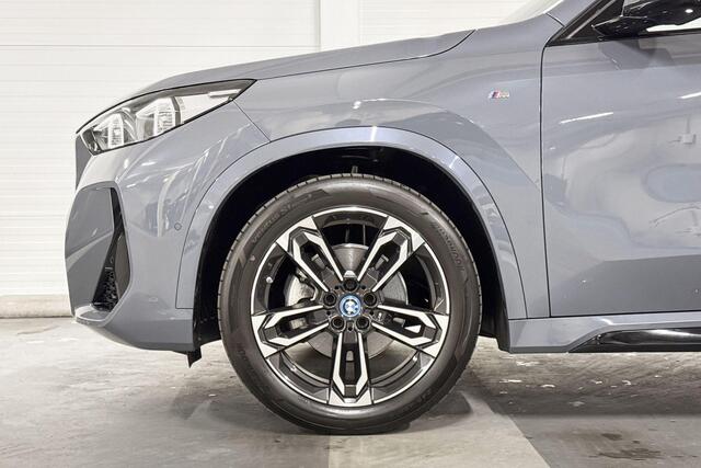 BMW iX1 eDrive20 | Head-Up Display | Harman Kardon | Panoramadak