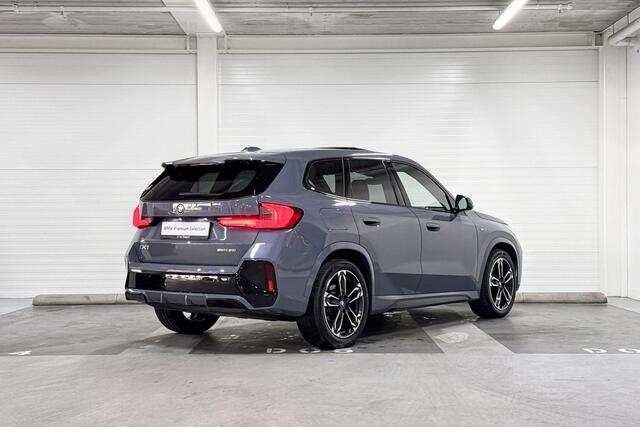 BMW iX1 eDrive20 | Head-Up Display | Harman Kardon | Panoramadak