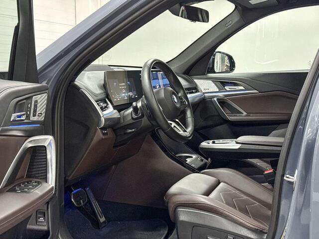 BMW iX1 eDrive20 | Head-Up Display | Harman Kardon | Panoramadak