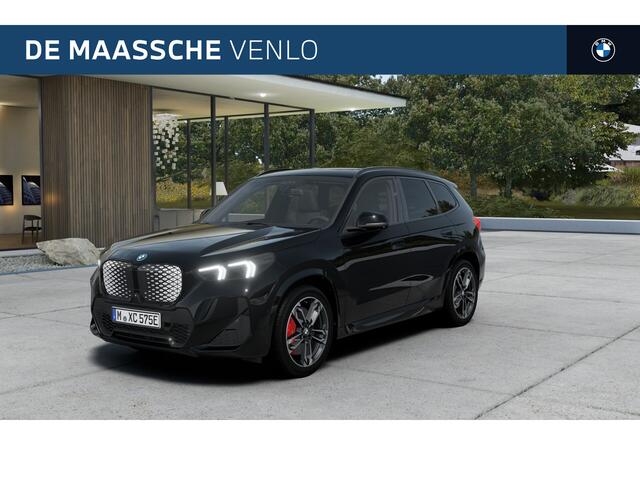 BMW iX1 eDrive20 M Sport / Trekhaak / Panoramadak / Sportstoelen / Comfort Access / Achteruitrijcamera / Harman-Kardon / Stoelverwarming