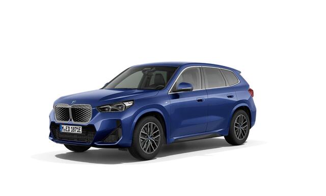 BMW iX1 eDrive20 M Sport - Trekhaak - Head up - Driving Assistant Professional - Getinte ruiten - Stuurwielrand verwarmd - Sportstoelen - Parking Assistant Plus - Comfort Access - Stoelverwarming voor -