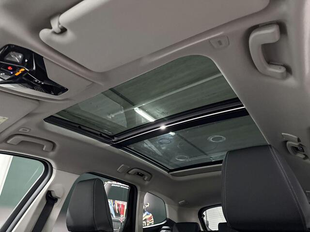 BMW iX1 eDrive20 | xLine | Travel Pack | Innovation Pack | Comfort Pack | Driving Assistant Professional | Parking Assistant Plus | Harman/Kardon | Panoramadak | Comfort Access