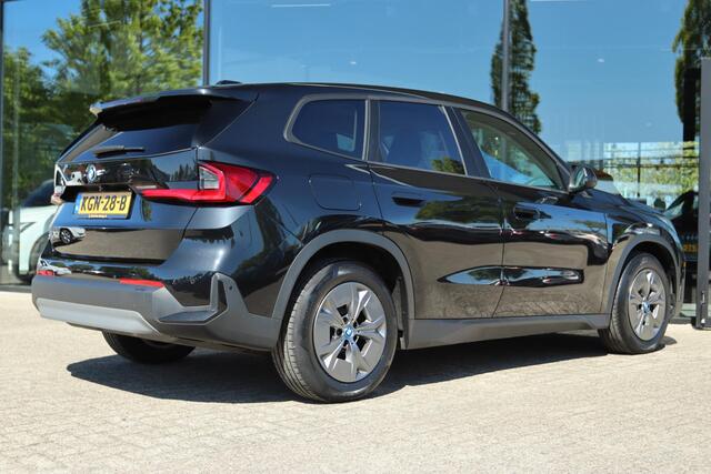 BMW iX1 XDRIVE30 67KWH LAUNCH EDITION | CARPLAY | CAMERA | KEY-LESS | FULL LED | VIRT. COCKPIT | STOELVERWARMING