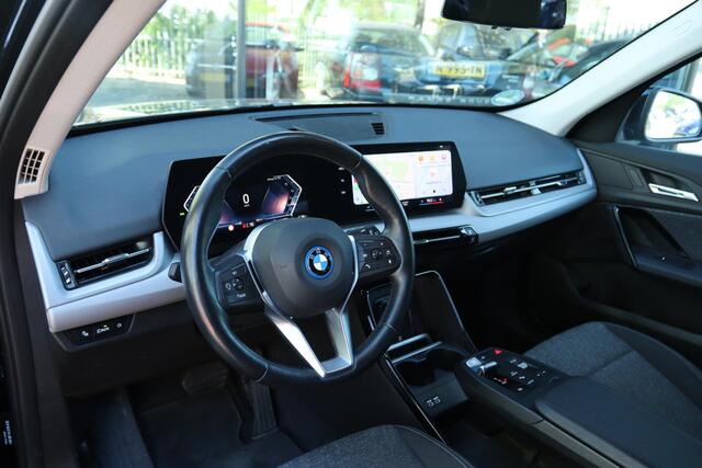 BMW iX1 XDRIVE30 67KWH LAUNCH EDITION | CARPLAY | CAMERA | KEY-LESS | FULL LED | VIRT. COCKPIT | STOELVERWARMING