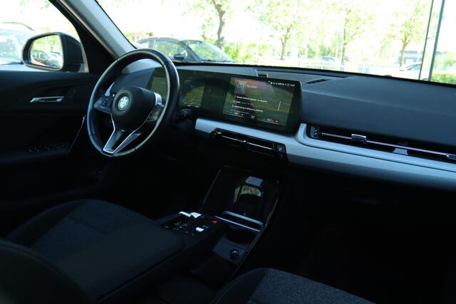 BMW iX1 XDRIVE30 67KWH LAUNCH EDITION | CARPLAY | CAMERA | KEY-LESS | FULL LED | VIRT. COCKPIT | STOELVERWARMING