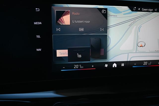 BMW iX1 eDrive20 High Executive M Sport / Sportstoelen / Comfort Access / Head-Up / Adaptieve LED / Stoelverwarming / Parking Assistant Plus