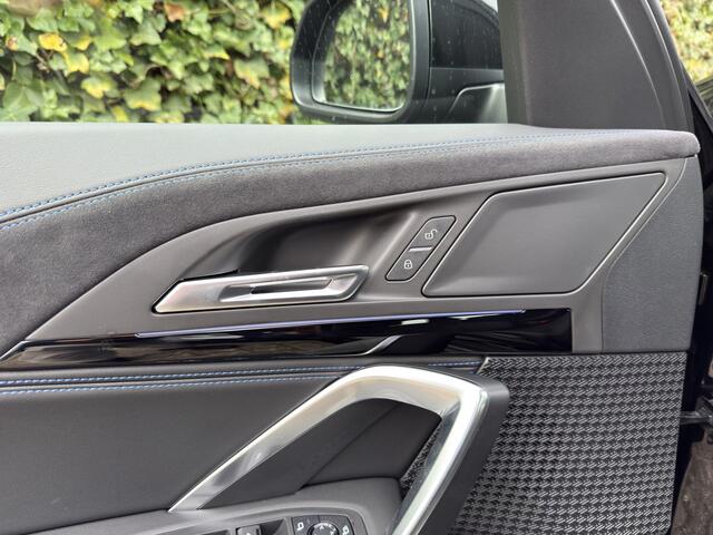 BMW iX1 eDrive20 | M-Sport | 18" | Camera | Comfort Acces | Draadloos laden | Sportstoel | Stoelverw.