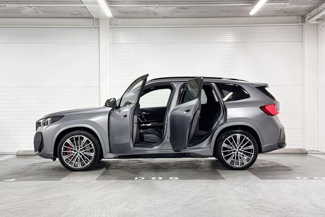 BMW iX1 eDrive20 | M-Sport Pro | Travel Pack | Innovation Pack | Comfort Pack | Driving Assistant Professional | Parking Assistant Plus | Harman/Kardon | Panoramadak | Comfort Access