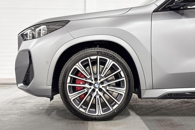 BMW iX1 eDrive20 | M-Sport Pro | Travel Pack | Innovation Pack | Comfort Pack | Driving Assistant Professional | Parking Assistant Plus | Harman/Kardon | Panoramadak | Comfort Access