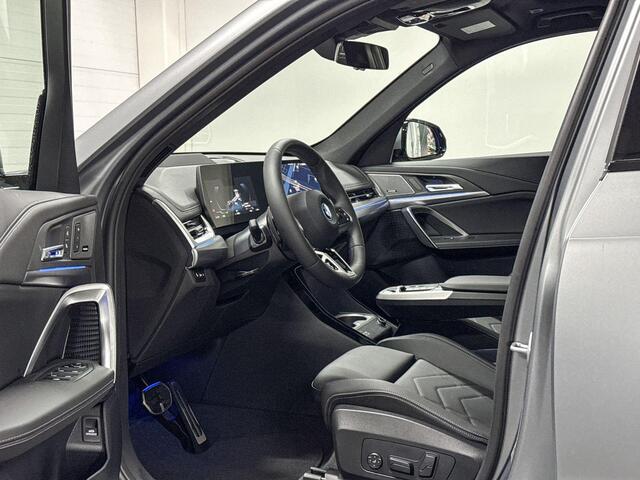 BMW iX1 eDrive20 | M-Sport Pro | Travel Pack | Innovation Pack | Comfort Pack | Driving Assistant Professional | Parking Assistant Plus | Harman/Kardon | Panoramadak | Comfort Access