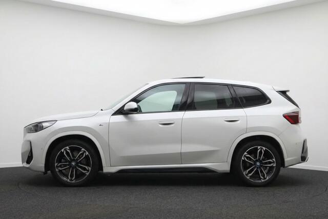 BMW iX1 30 xDrive M Sport 313 pk 100% SOH l Pano l Drive Assistant l Sha