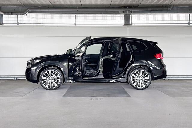 BMW iX1 eDrive20 67 kWh M Sport Edition | M Sportpakket | Premium Pack | Travel Pack | Trekhaak | Huisselectie