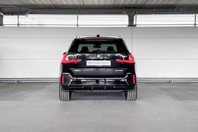 BMW iX1 eDrive20 67 kWh M Sport Edition | M Sportpakket | Premium Pack | Travel Pack | Trekhaak | Huisselectie