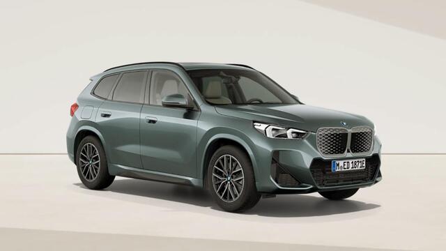 BMW iX1 eDrive20 67 kWh M Sport Edition Panoramadak - Sportstoelen - Elektrisch verwarmde voorstoelen - Getinte Ruiten - Parking/Driving Assistant Plus - Head up - Comfort Access -