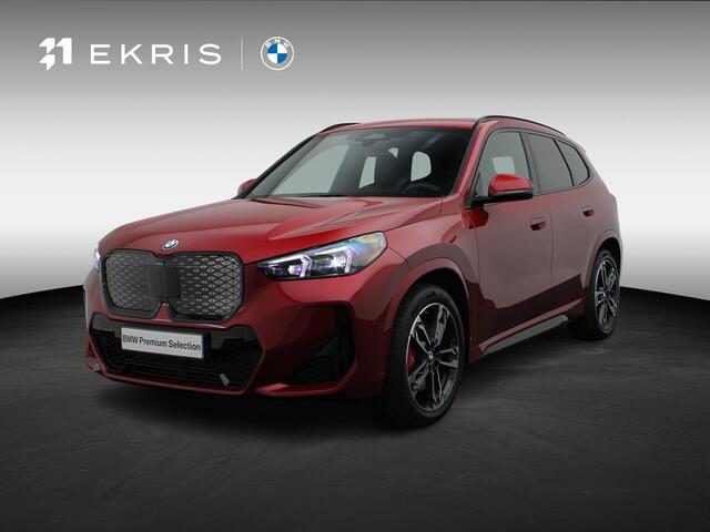 BMW iX1 eDrive20 M Sportpakket Pro | Premium Pack | Comfort Pack | Stuurwielrand verwarmd | Panoramadak | Harman Kardon | 19''