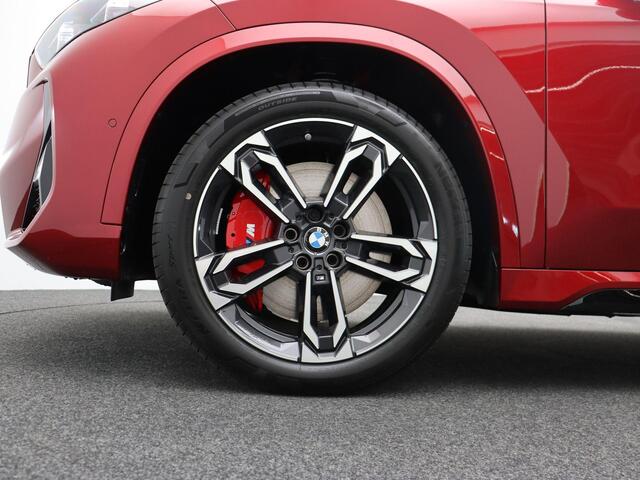 BMW iX1 eDrive20 M Sportpakket Pro | Premium Pack | Comfort Pack | Stuurwielrand verwarmd | Panoramadak | Harman Kardon | 19''