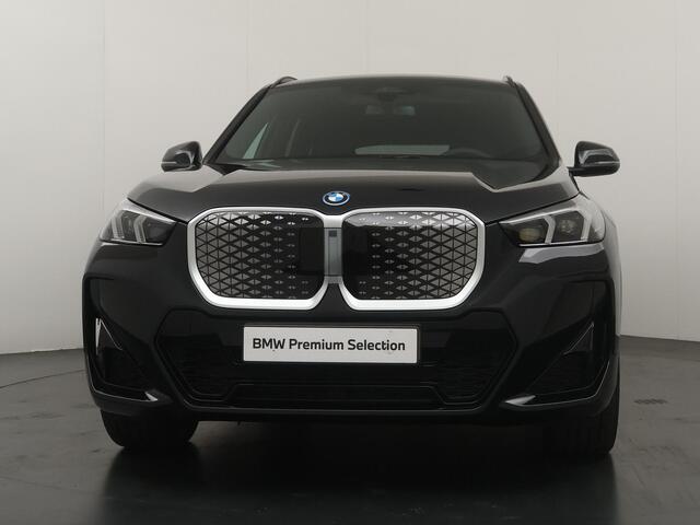 BMW iX1 eDrive20 67 kWh M Sport Edition | Comfort Access | Elektrisch bediende stoel | Massage | Panoramadak | Adaptive Cruise |
