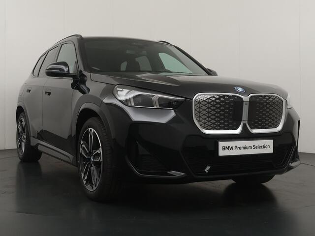 BMW iX1 eDrive20 67 kWh M Sport Edition | Comfort Access | Elektrisch bediende stoel | Massage | Panoramadak | Adaptive Cruise |