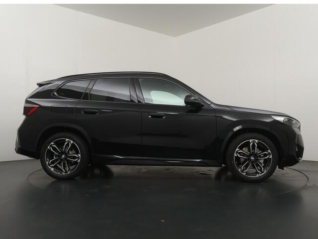 BMW iX1 eDrive20 67 kWh M Sport Edition | Comfort Access | Elektrisch bediende stoel | Massage | Panoramadak | Adaptive Cruise |