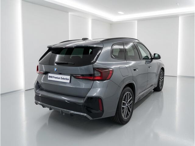 BMW iX1 xDrive30 Launch Edition 67 kWh | Grijze Wrap |