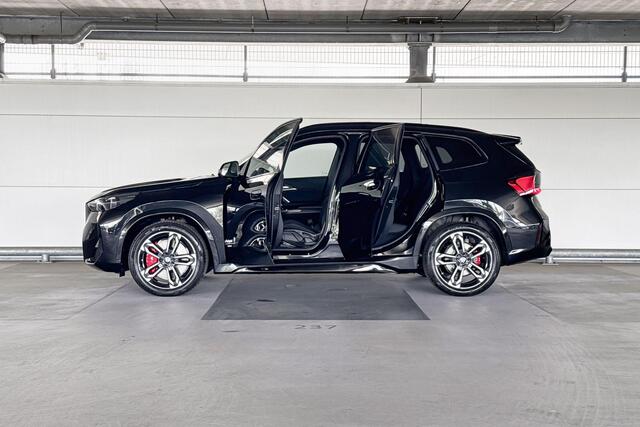 BMW iX1 eDrive20 67 kWh M Sport Edition | M Sportpakket Pro | Innovation Pack | Travel Pack | Trekhaak | Huisselectie