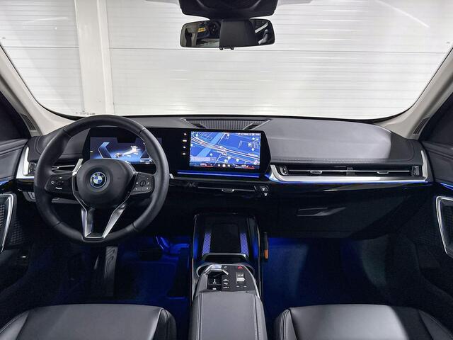 BMW iX1 eDrive20 Pure Edition | xLine | Comfort Access | Trekhaak | Stoelverwarming | Stoelverwarming | Huisselectie