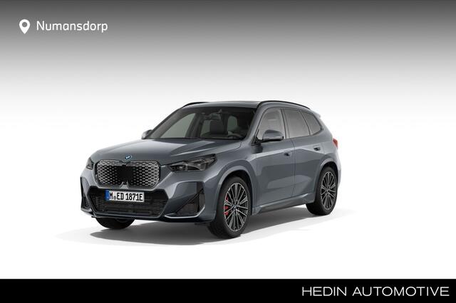 BMW iX1 eDrive20 | M-Sport Pro | 20'' | Panorama. | Head-Up | Park. + Driv. Plus | Trekhaak | Driv. Ass. | Comf. Acc. | Stuur + stoelverw.
