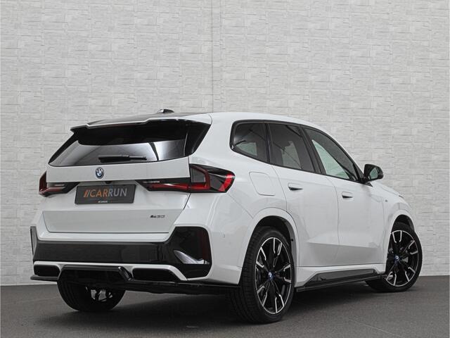BMW iX1 30 313pk X-Drive M-Sport Performance | Adaptief Led | Sportstoelen | Keyless | Adaptieve Cruise en Struurwielverw. voorbereid | Antraciet Hemel | Carplay | Sfeerverlichting | 1200kg Trekgewicht | Camera | Bovag Garantie.