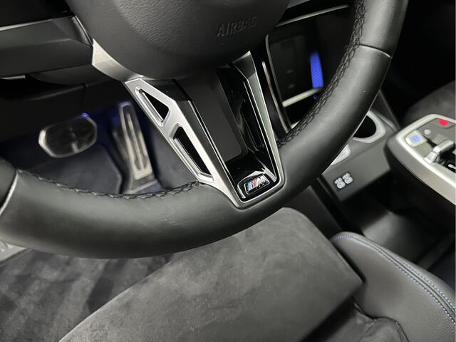 BMW iX1 30 313pk X-Drive M-Sport Performance | Adaptief Led | Sportstoelen | Keyless | Adaptieve Cruise en Struurwielverw. voorbereid | Antraciet Hemel | Carplay | Sfeerverlichting | 1200kg Trekgewicht | Camera | Bovag Garantie.