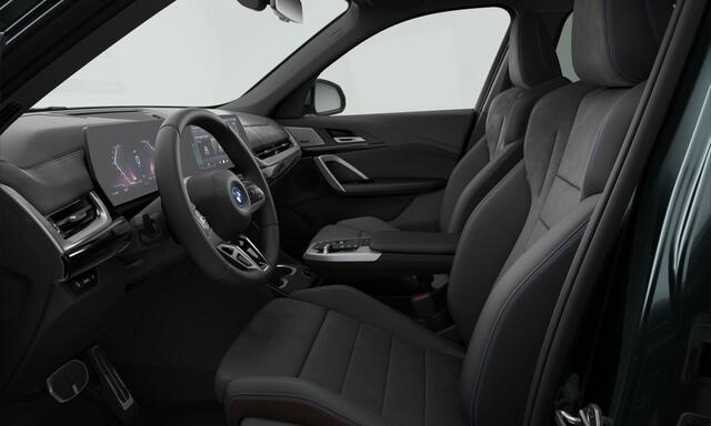 BMW iX1 eDrive20 | M-Sport Pro | 19" | Panorama | Harman/Kardon | Camera | Elek. Stoelverst. | Trekhaak