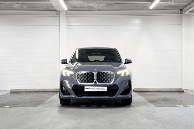 BMW iX1 eDrive20 | Head-Up Display | Harman Kardon | Panoramadak