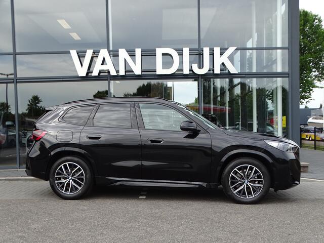 BMW iX1 eDrive20 M-Sport pakket Innovation Pack Travel Pack Head-up Pano-Dak Park-Plus 18'LM Velgen