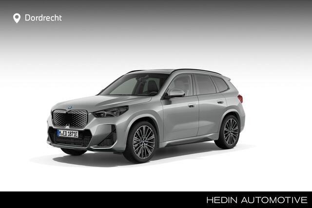 BMW iX1 eDrive20 M-Sport Pro | Panorama | 20" | Harman Kardon | Trekhaak | Driving Assistant Plus