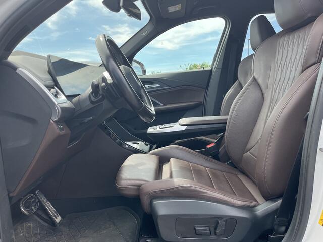 BMW iX1 xDrive30 67 kWh | M-Sport | Stoel/- stuurverwarming | Trekhaak | Driving Assistant Plus | Elektrische stoelen